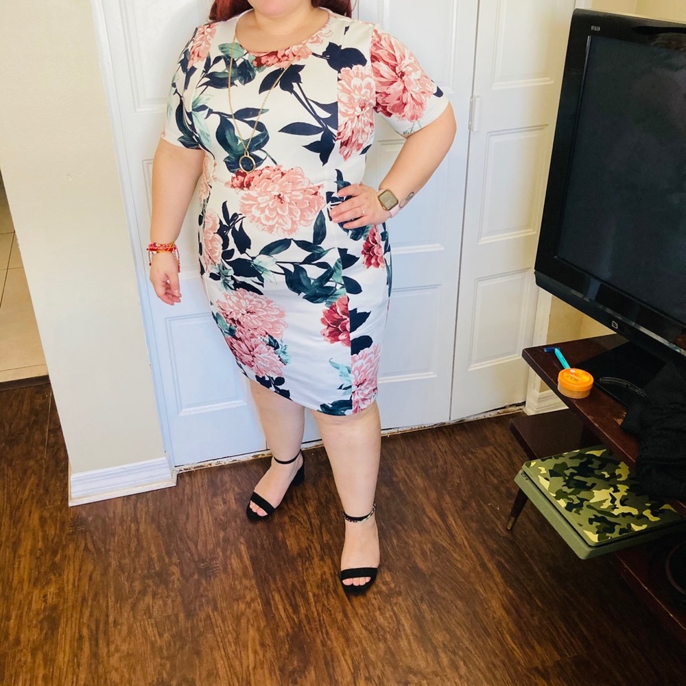 Dress - Picture 5 of 9